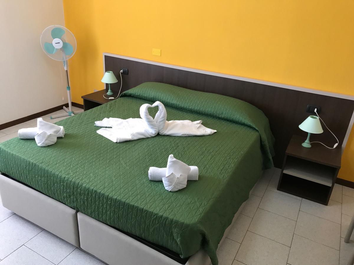 Hotel Marina Badesi Eksteriør bilde