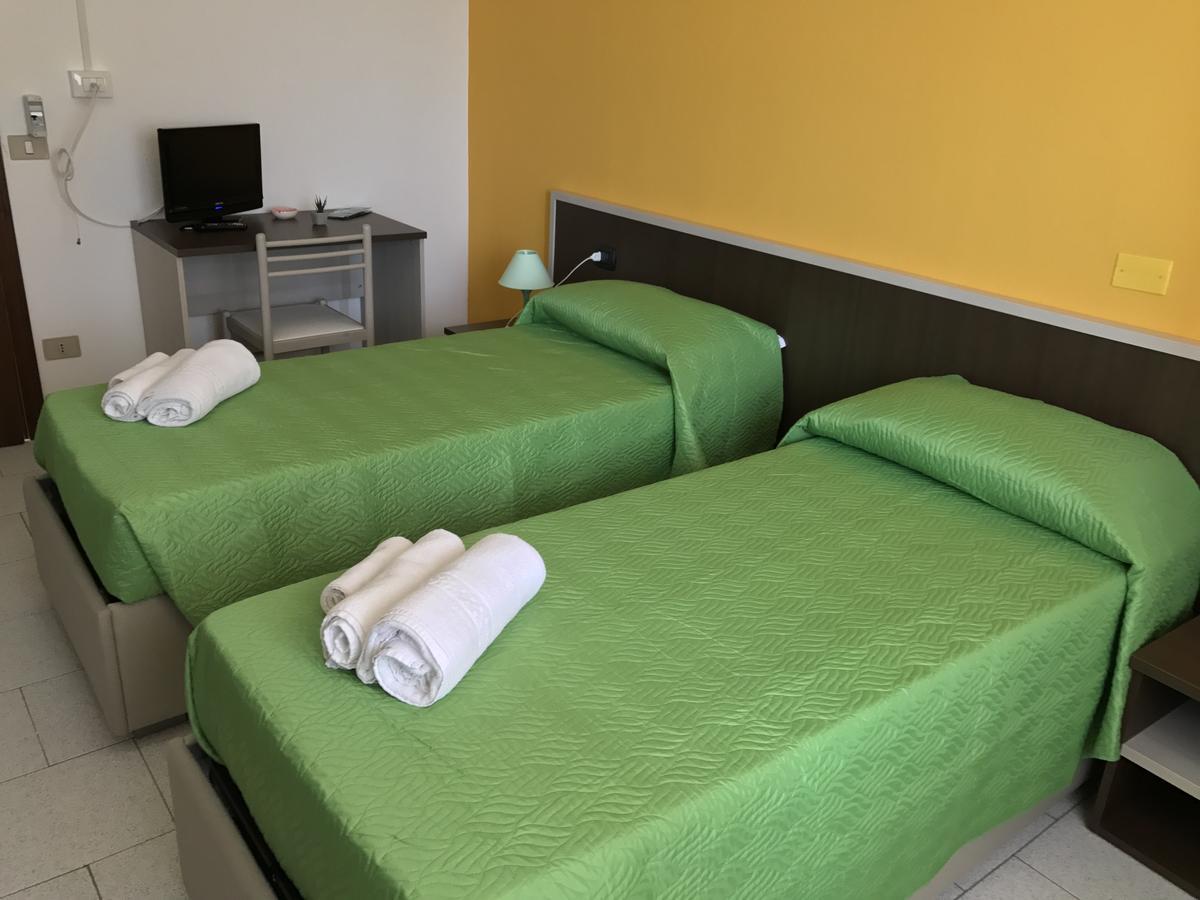 Hotel Marina Badesi Eksteriør bilde